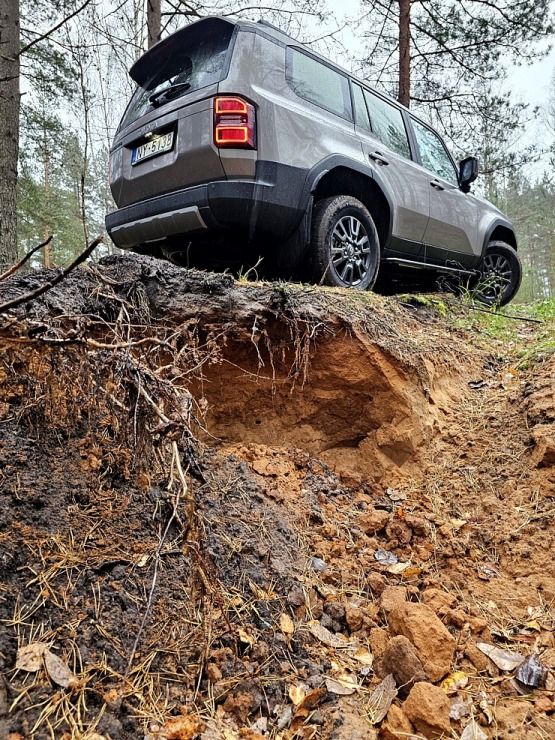 Sadarbībā ar auto nomu «Europcar Latvija» iepazīstam bezceļos jauno un kantīgo «Toyota Land Cruiser» 362916