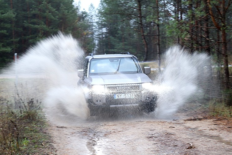 Sadarbībā ar auto nomu «Europcar Latvija» iepazīstam bezceļos jauno un kantīgo «Toyota Land Cruiser» 362920