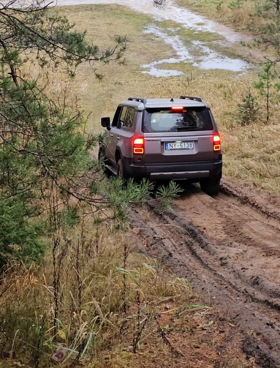 Sadarbībā ar auto nomu «Europcar Latvija» iepazīstam bezceļos jauno un kantīgo «Toyota Land Cruiser» 362921