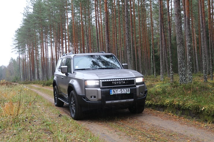 Sadarbībā ar auto nomu «Europcar Latvija» iepazīstam bezceļos jauno un kantīgo «Toyota Land Cruiser» 362923