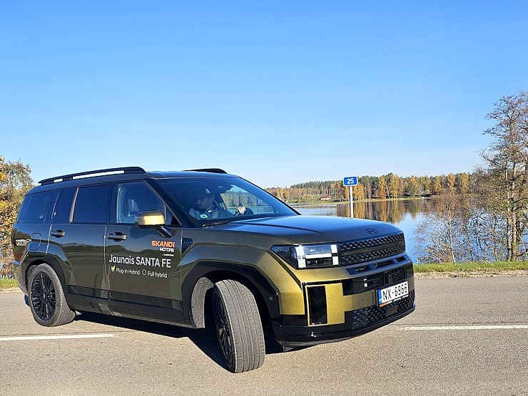 Jaunais «Hyundai Santa Fe 1.6 T-GDI Plug-in-Hybrid» piedāvā plašu bagāžnieku un ērtu ceļošanu 363555