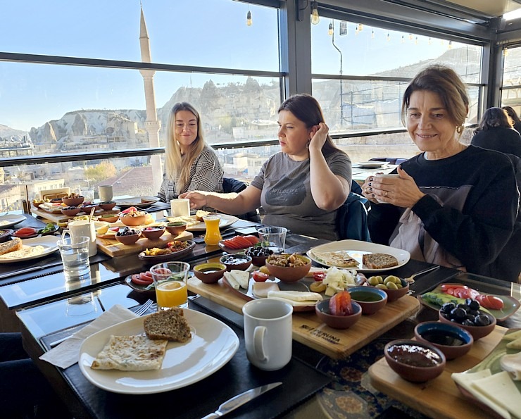 Sadarbībā ar «Turkish Airlines» izbaudām Kapadokijas restorāna «Tuma Restaurant» brokastis un vakariņas 363748