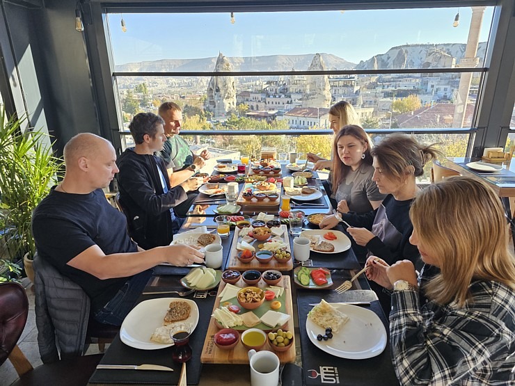 Sadarbībā ar «Turkish Airlines» izbaudām Kapadokijas restorāna «Tuma Restaurant» brokastis un vakariņas 363751