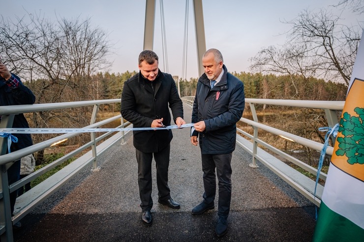 Pēc atjaunošanas atklāts Vanšu tilts pār Gauju Valmierā. Foto: Raivo Sarelainens 363847