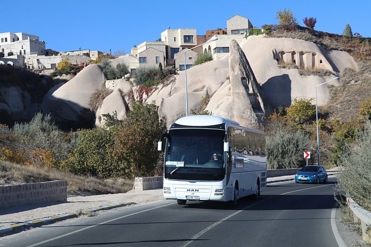 Sadarbībā ar «Turkish Airlines» caur ekskursijas autobusa logu vērojam Kapadokijas skatus 364797