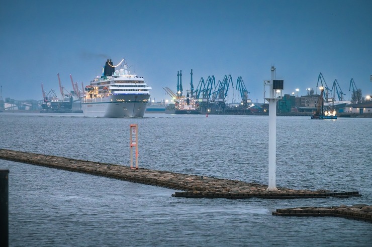 Ar vācu kompānijas «Phoenix Reisen» kuģa «Amadea» vizīti Rīgā iesākusies ziemas kruīzu sezona. Foto: Viesturs Jūgs 365192