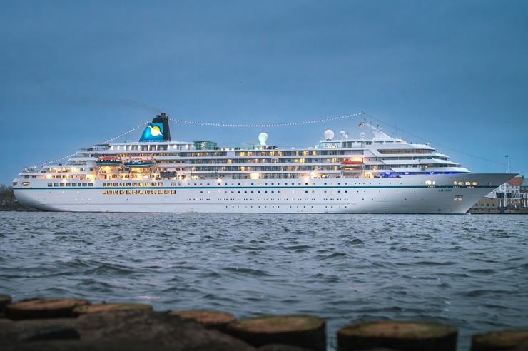 Ar vācu kompānijas «Phoenix Reisen» kuģa «Amadea» vizīti Rīgā iesākusies ziemas kruīzu sezona. Foto: Viesturs Jūgs 365193