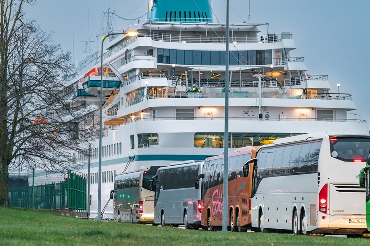 Ar vācu kompānijas «Phoenix Reisen» kuģa «Amadea» vizīti Rīgā iesākusies ziemas kruīzu sezona. Foto: Viesturs Jūgs 365198