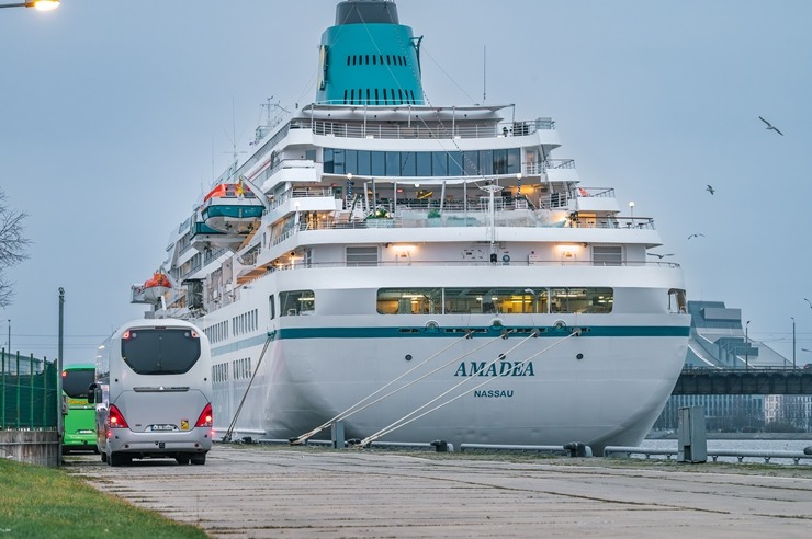 Ar vācu kompānijas «Phoenix Reisen» kuģa «Amadea» vizīti Rīgā iesākusies ziemas kruīzu sezona. Foto: Viesturs Jūgs 365199