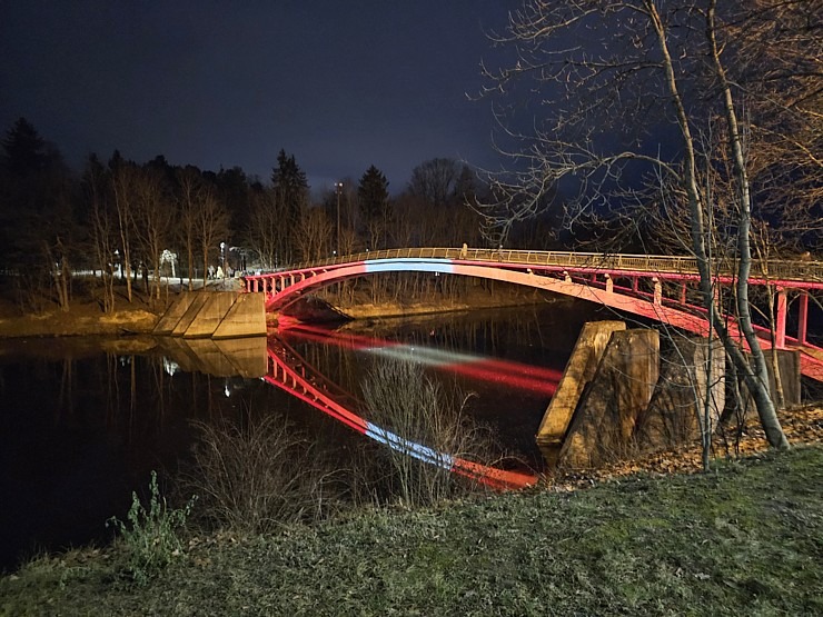 Ogre piedāvā Ziemassvētku noskaņojumu ar instagramīgiem gaismas objektiem 365595