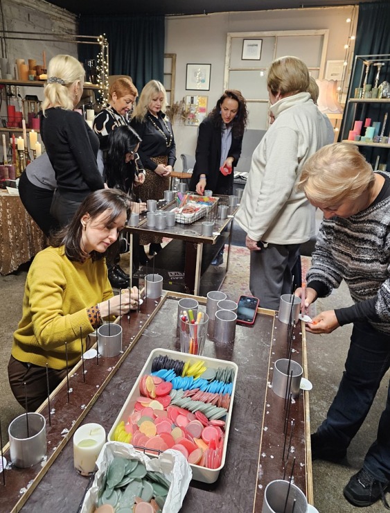 Meistarklases veidā iepazīstam sveču darbnīcu «Un:Te candles» Ķegumā 365668