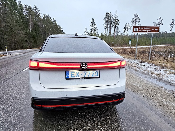 Ar jauno Volkswagen ID.7 ceļojam uz viesu namu «Bergervilla» Valkas novadā 366035
