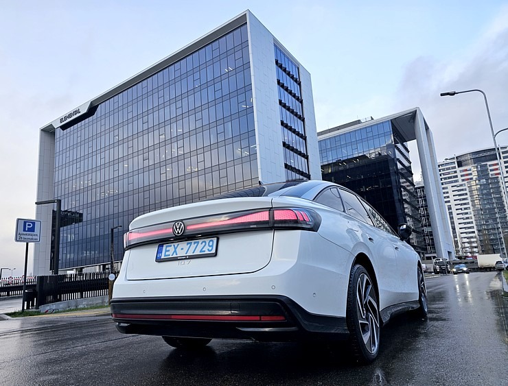 Ar jauno Volkswagen ID.7 ceļojam uz viesu namu «Bergervilla» Valkas novadā 366018