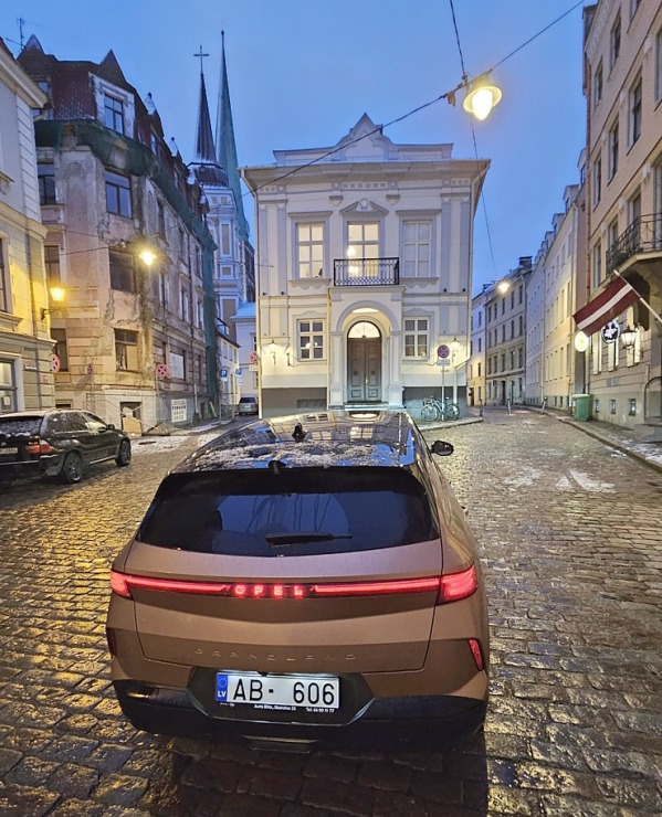 Sadarbībā ar «Auto Blitz» apceļojam Latviju ar jauno un Vācijā ražoto «Opel Grandland GS Hybrid» 367128