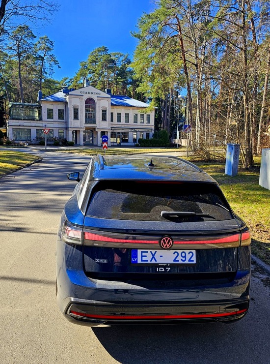 Ceļojam ar jauno elektrisko «Volkswagen ID.7 Tourer» 369363
