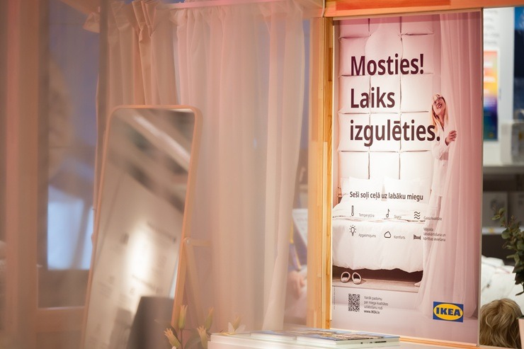 35 brīvprātīgie izmanto iespēju nakšņot veikalā, satiek Miedziņu un uzzina lieterīgu informāciju par miegu 369585