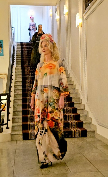Vecrīgas viesnīcā «Grand Hotel Kempinski Riga« atklāj mākslinieces Ilzes Laizānes izstādi «Amore Art & Fashion» 369652