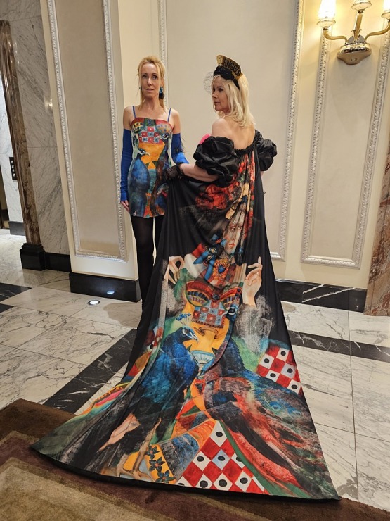 Vecrīgas viesnīcā «Grand Hotel Kempinski Riga« atklāj mākslinieces Ilzes Laizānes izstādi «Amore Art & Fashion» 369655
