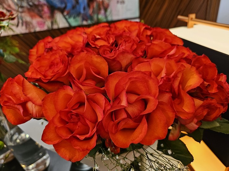 Vecrīgas viesnīcā «Grand Hotel Kempinski Riga« atklāj mākslinieces Ilzes Laizānes izstādi «Amore Art & Fashion» 369663