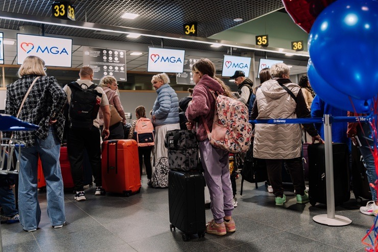 Īstenots pirmais čarterreiss no Rīgas uz Antāliju ar «Boeing 777» 369800