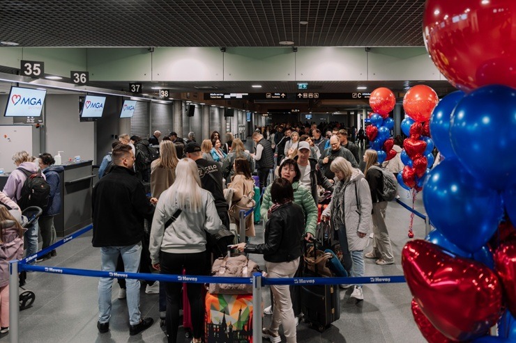 Īstenots pirmais čarterreiss no Rīgas uz Antāliju ar «Boeing 777» 369804