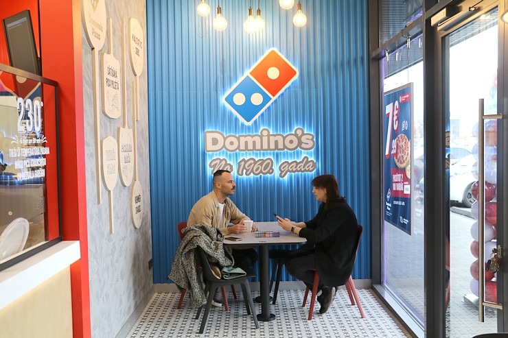 Picēriju tīkls «Dominos Pizza» svinīgi atver piekto restorānu Rīgā - Mežciema Maxima pie B ieejas 369821