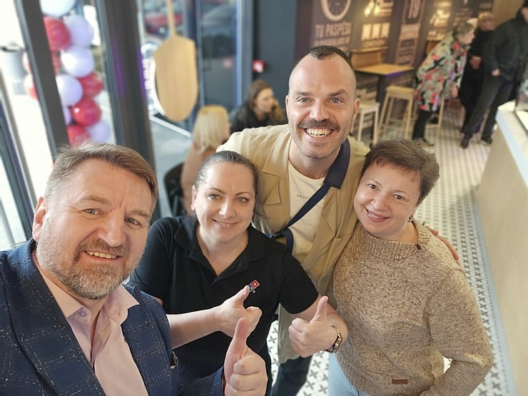 Picēriju tīkls «Dominos Pizza» svinīgi atver piekto restorānu Rīgā - Mežciema Maxima pie B ieejas 369822