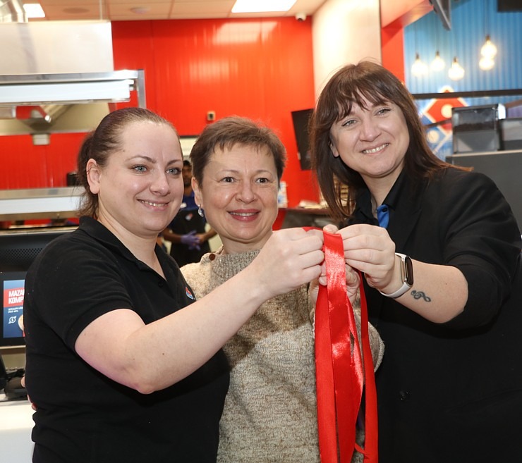 Picēriju tīkls «Dominos Pizza» svinīgi atver piekto restorānu Rīgā - Mežciema Maxima pie B ieejas 369814