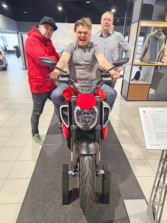 Rīgā atklāts jaunais DUCATI motosalons AUTOBRAVA Motors dīlercentrā 369838