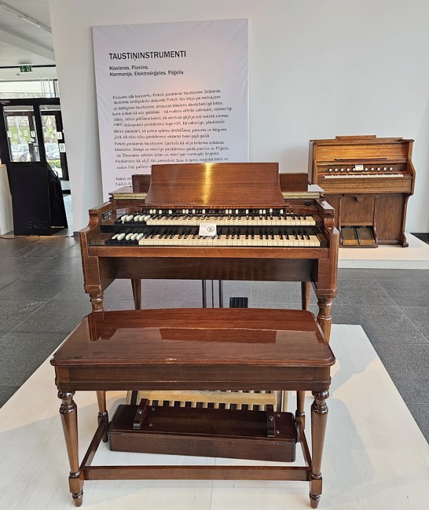 Latgales vēstniecībā «Gors» skatāma seno un inovatīvo mūzikas instrumentu izstāde 369988