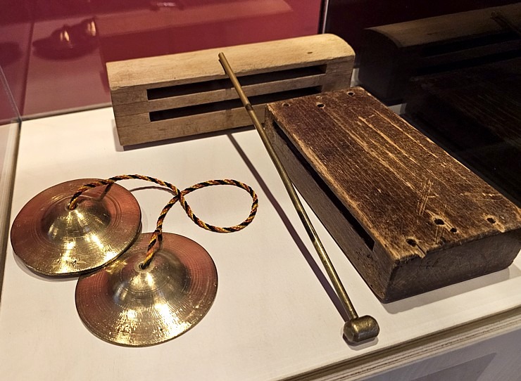 Latgales vēstniecībā «Gors» skatāma seno un inovatīvo mūzikas instrumentu izstāde 369998