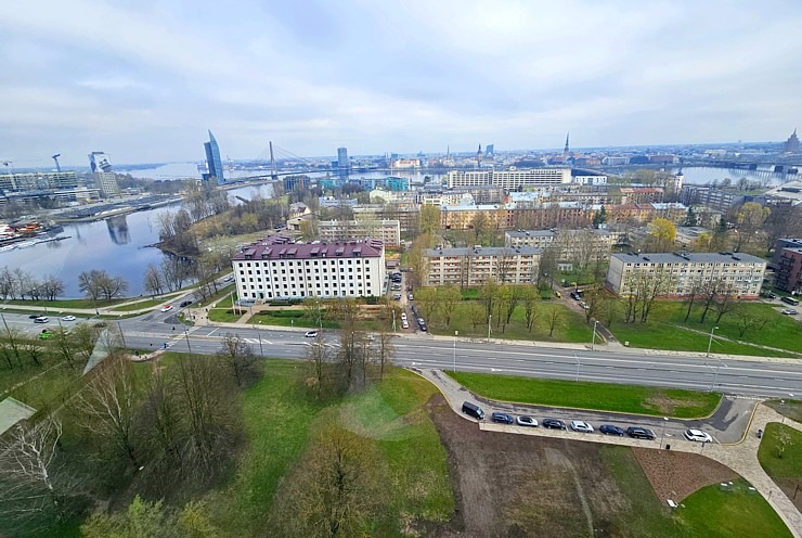 Pārdaugavā irr atklāts 65 metru augstais Rīgas panorāmas rats «Riga Rise» 370212