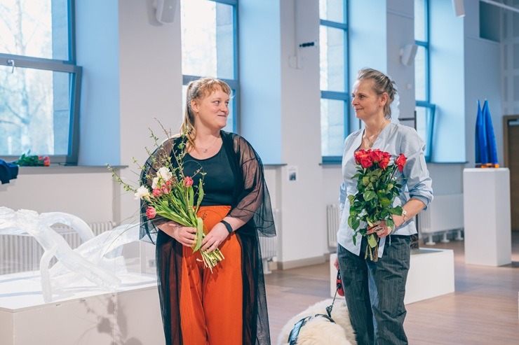 Kultūras centrā Siguldas «Devons» atklāta stikla mākslinieces Andas Munkevicas jaunāko darbu izstāde «Vieta gaismai» Kultūras centrā Siguldas «Devons» atklāta stikla mākslinieces Andas Munkevicas jaunāko darbu izstāde «Vieta gaismai» 370293