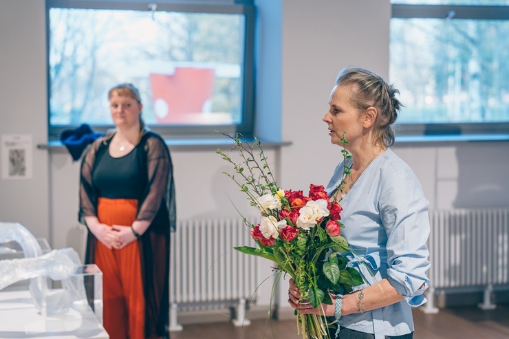 Kultūras centrā Siguldas «Devons» atklāta stikla mākslinieces Andas Munkevicas jaunāko darbu izstāde «Vieta gaismai» Kultūras centrā Siguldas «Devons» atklāta stikla mākslinieces Andas Munkevicas jaunāko darbu izstāde «Vieta gaismai» 370294