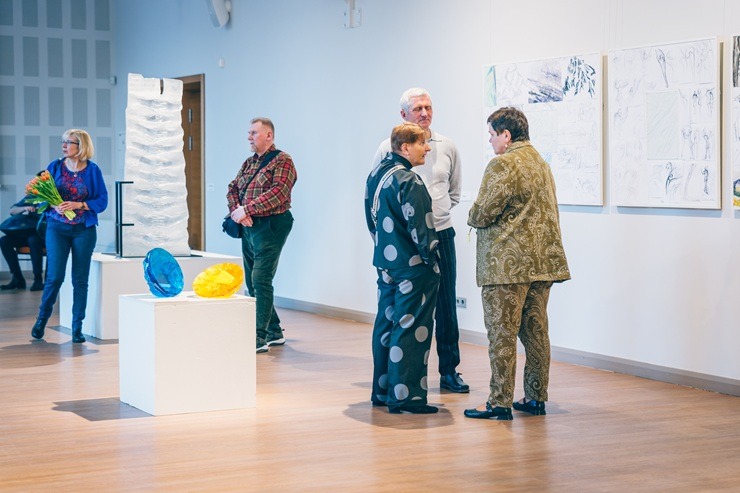 Kultūras centrā Siguldas «Devons» atklāta stikla mākslinieces Andas Munkevicas jaunāko darbu izstāde «Vieta gaismai» Kultūras centrā Siguldas «Devons» atklāta stikla mākslinieces Andas Munkevicas jaunāko darbu izstāde «Vieta gaismai» 370284