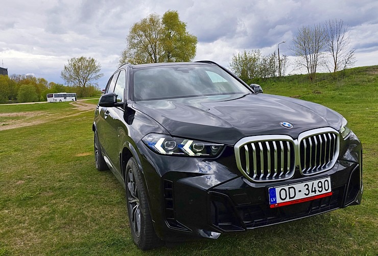 Sadarbībā ar auto nomu «Sixt Latvija» apceļojam Latviju ar vāģi «BMW X5» 370994