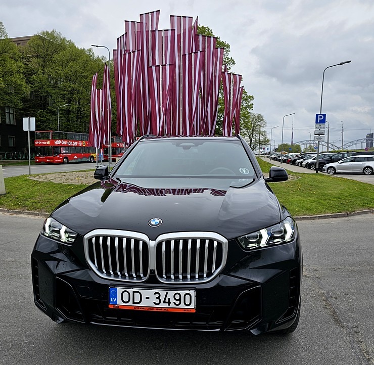 Sadarbībā ar auto nomu «Sixt Latvija» apceļojam Latviju ar vāģi «BMW X5» 370987