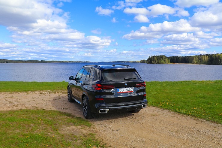 Sadarbībā ar auto nomu «Sixt Latvija» apceļojam Latviju ar vāģi «BMW X5» 370989
