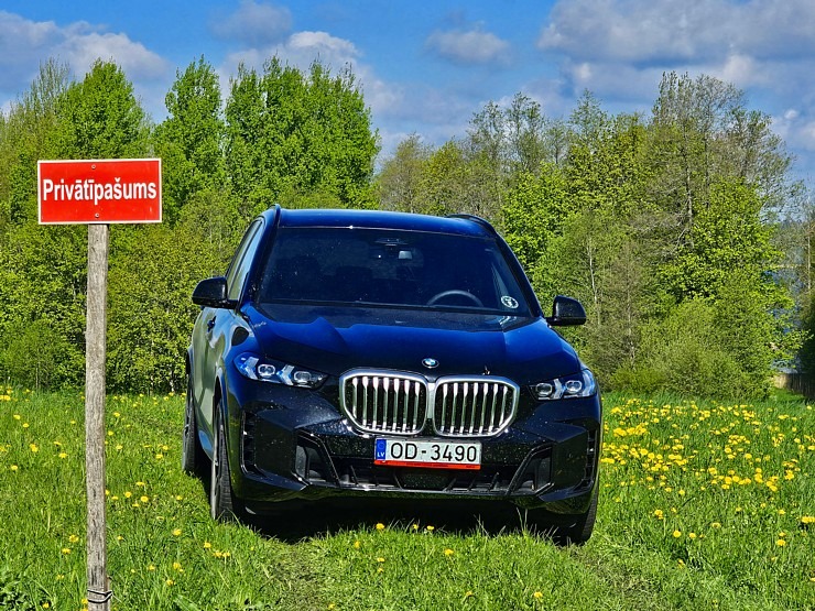 Sadarbībā ar auto nomu «Sixt Latvija» apceļojam Latviju ar vāģi «BMW X5» 370990