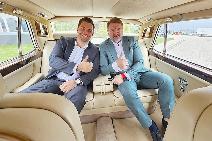 Transfēru ar «Rolls-Royce» spēkratiem kāzām, īpašām sagaidīšanām, influenceriem piedāvā «Ax Group» Transfēru ar «Rolls-Royce» spēkratiem kāzām, īpašām sagaidīšanām, influenceriem piedāvā «Ax Group» 371034