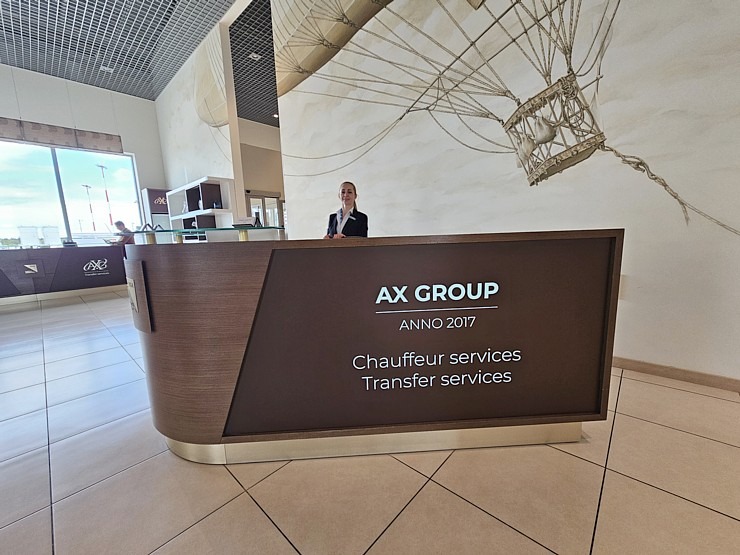 Latvijas transfēru kompānija «Ax Group» piedāvā izbraucienus un ceļojumus ar «Rolls-Royce» un šoferi Latvijas transfēru kompānija «Ax Group» piedāvā izbraucienus un ceļojumus ar «Rolls-Royce» un šoferi 371094