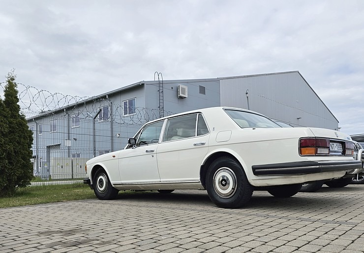Latvijas transfēru kompānija «Ax Group» piedāvā izbraucienus un ceļojumus ar «Rolls-Royce» un šoferi Latvijas transfēru kompānija «Ax Group» piedāvā izbraucienus un ceļojumus ar «Rolls-Royce» un šoferi 371100
