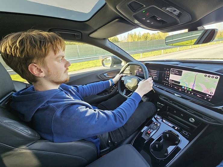 Travelnews.lv ceļo uz Siguldu un Jūrmalu ar jauno un 367 zs jaudīgo «Audi S5 Sedan» 371251