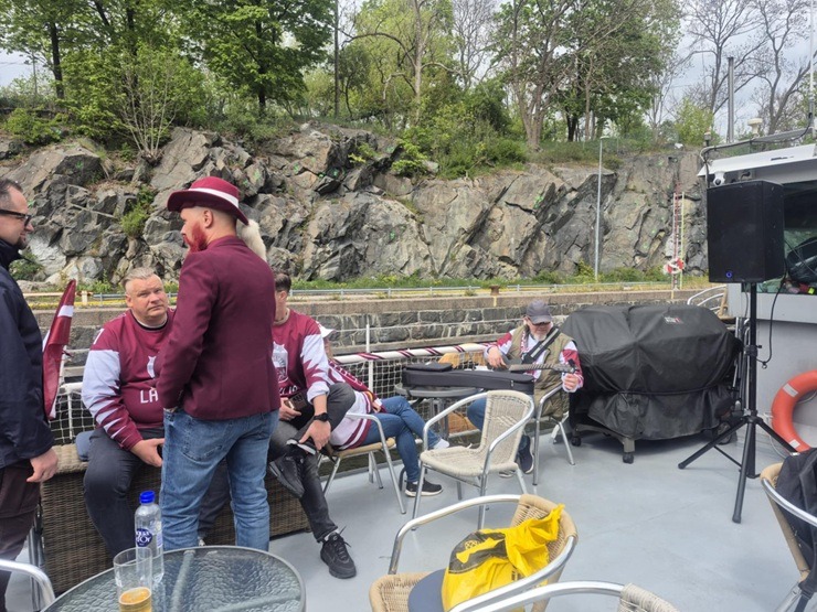 Hokeja līdzjutēji Stokholmā dodas izbraukumā ar tūroperatora «Travel Art LV» organizēto latviešu kuģīti 371485