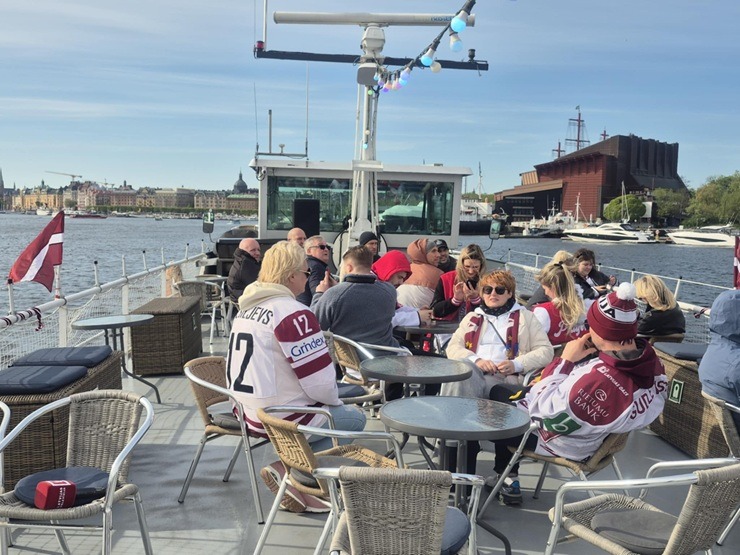 Hokeja līdzjutēji Stokholmā dodas izbraukumā ar tūroperatora «Travel Art LV» organizēto latviešu kuģīti 371478
