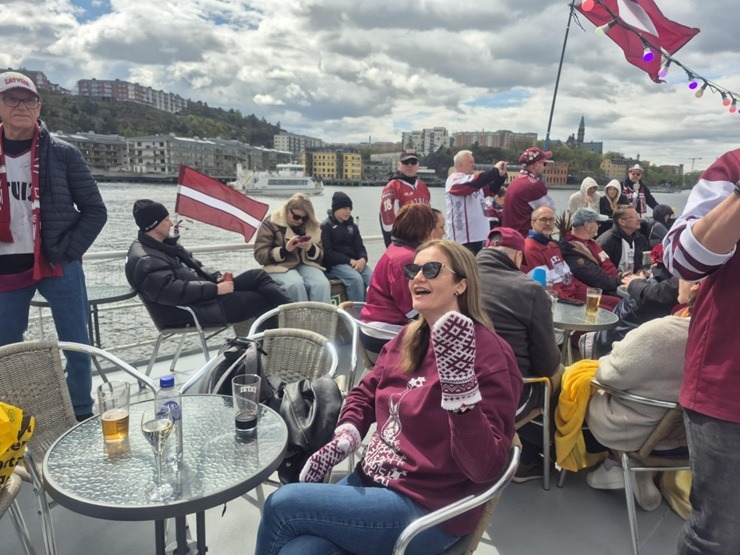 Hokeja līdzjutēji Stokholmā dodas izbraukumā ar tūroperatora «Travel Art LV» organizēto latviešu kuģīti 371481