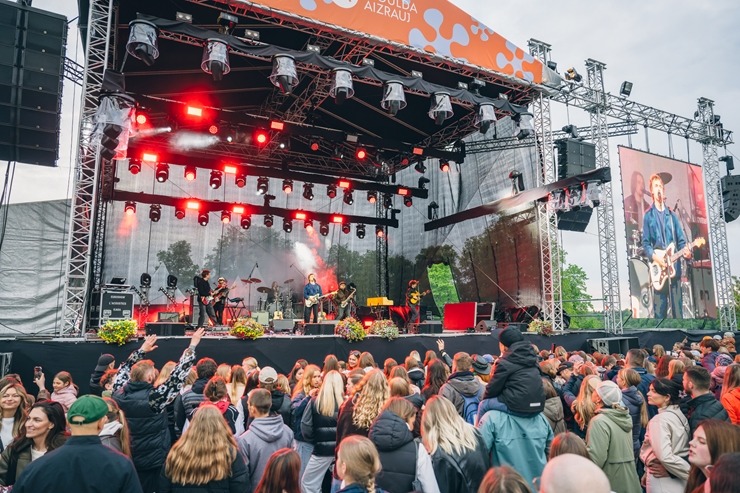 Par spīti lietum Sigulda atklāj vasaras sezonu ar Siguldas svētkiem. Foto: Oskars Briedis, Viktorija Maško, Alex Puskins, Edgars Semanis, Inna Zaharov 371669
