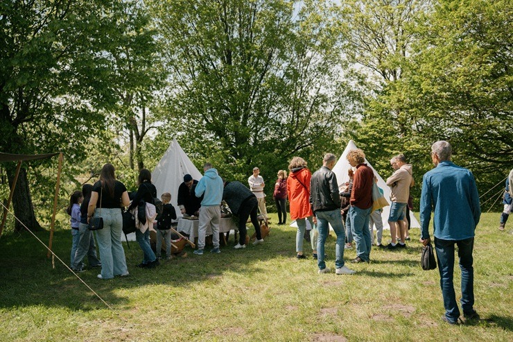 Ar daudzpusīgu programmu Dienvidkurzemes pilsētā Grobiņā svin svētkus 372001