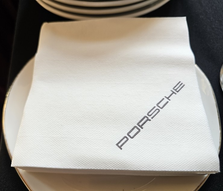 Piedalamies «Porsche Latvija» klientu dienās, lai paceļotu ar dažādiem Porsche 911 un 718 spēkratiem 372516