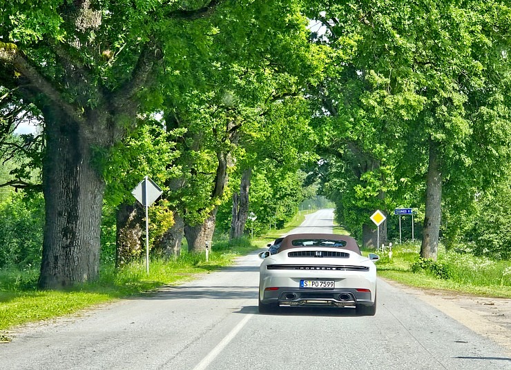 Piedalamies «Porsche Latvija» klientu dienās, lai paceļotu ar dažādiem Porsche 911 un 718 spēkratiem 372535